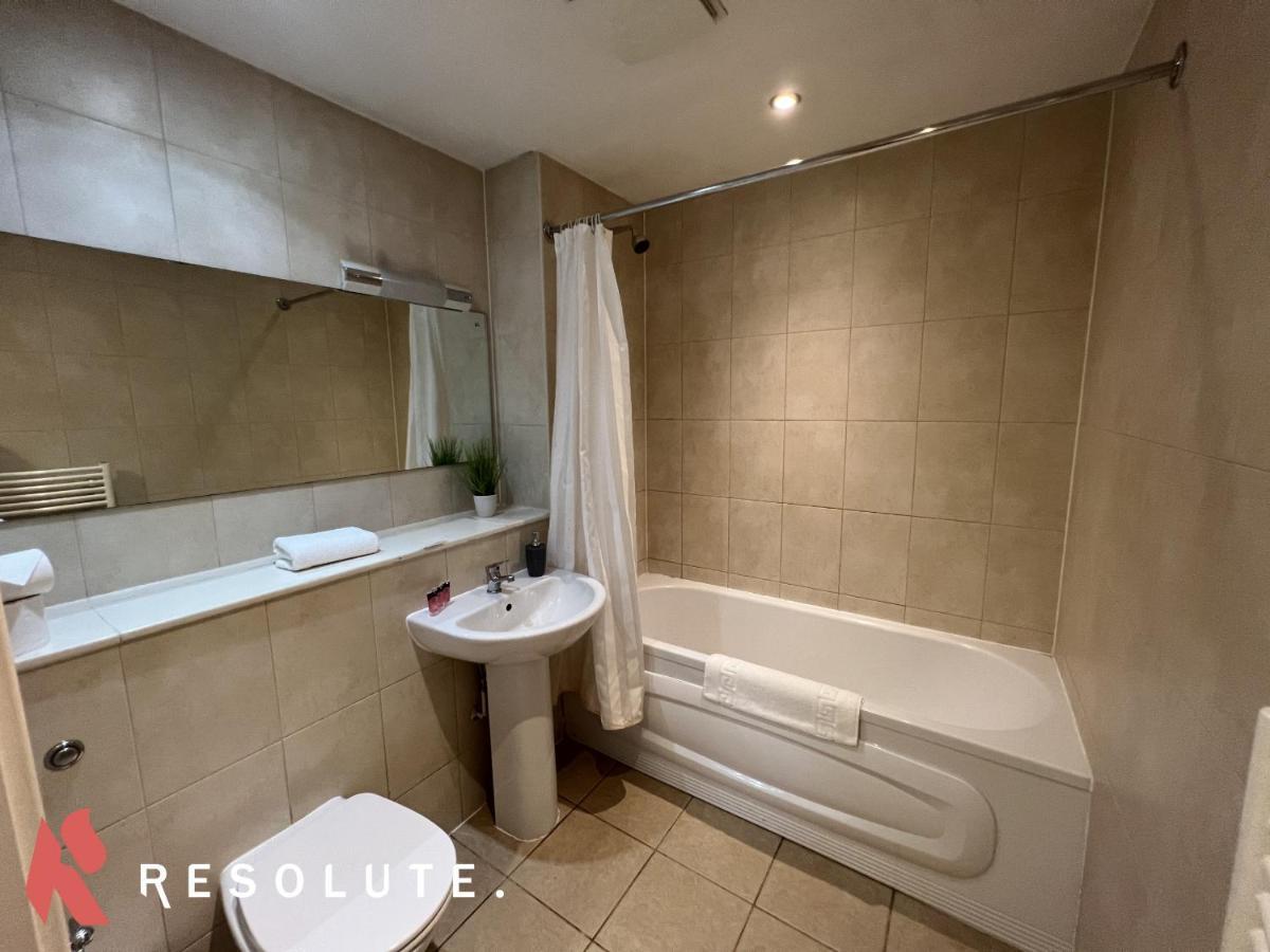 Spacious 2 Bedroom Arcadian Centre With Balcony & City Centre Apartment *